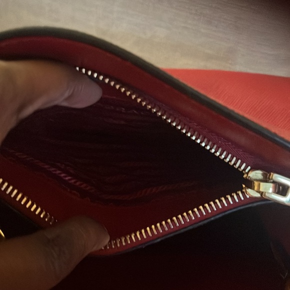 Red monochrome Prada bag - Picture 5 of 7
